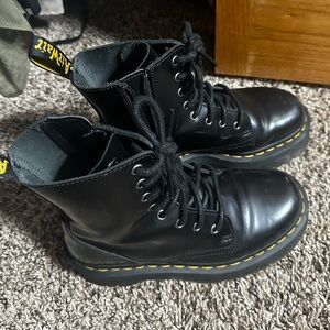 LIKE NEW PLATFORM DOC MARTENS